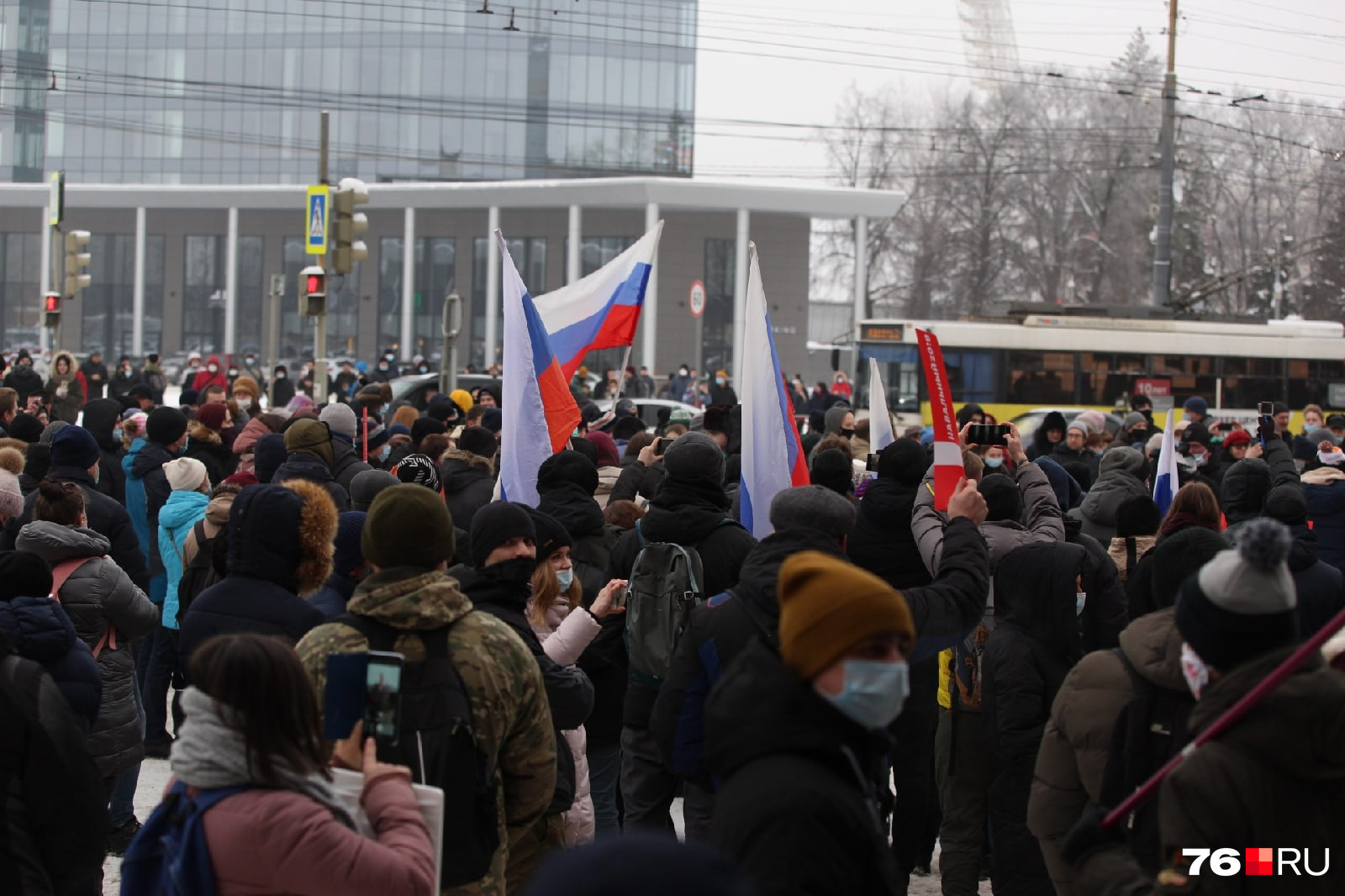 Много взрослых и детей Много взрослых и детей