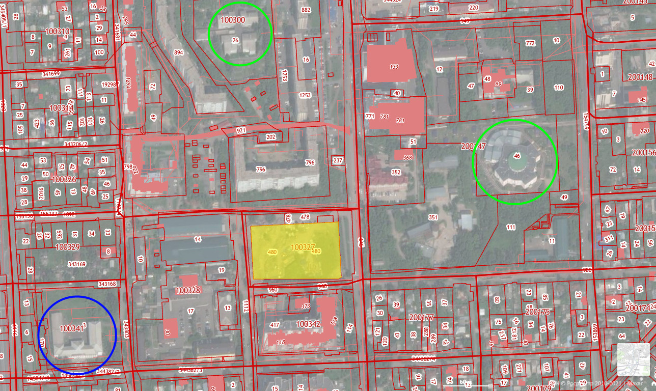 Желтый прямоугольник — участок, доставшийся «Кредитстрою». В зеленых кругах — садики, в синем — школа.
