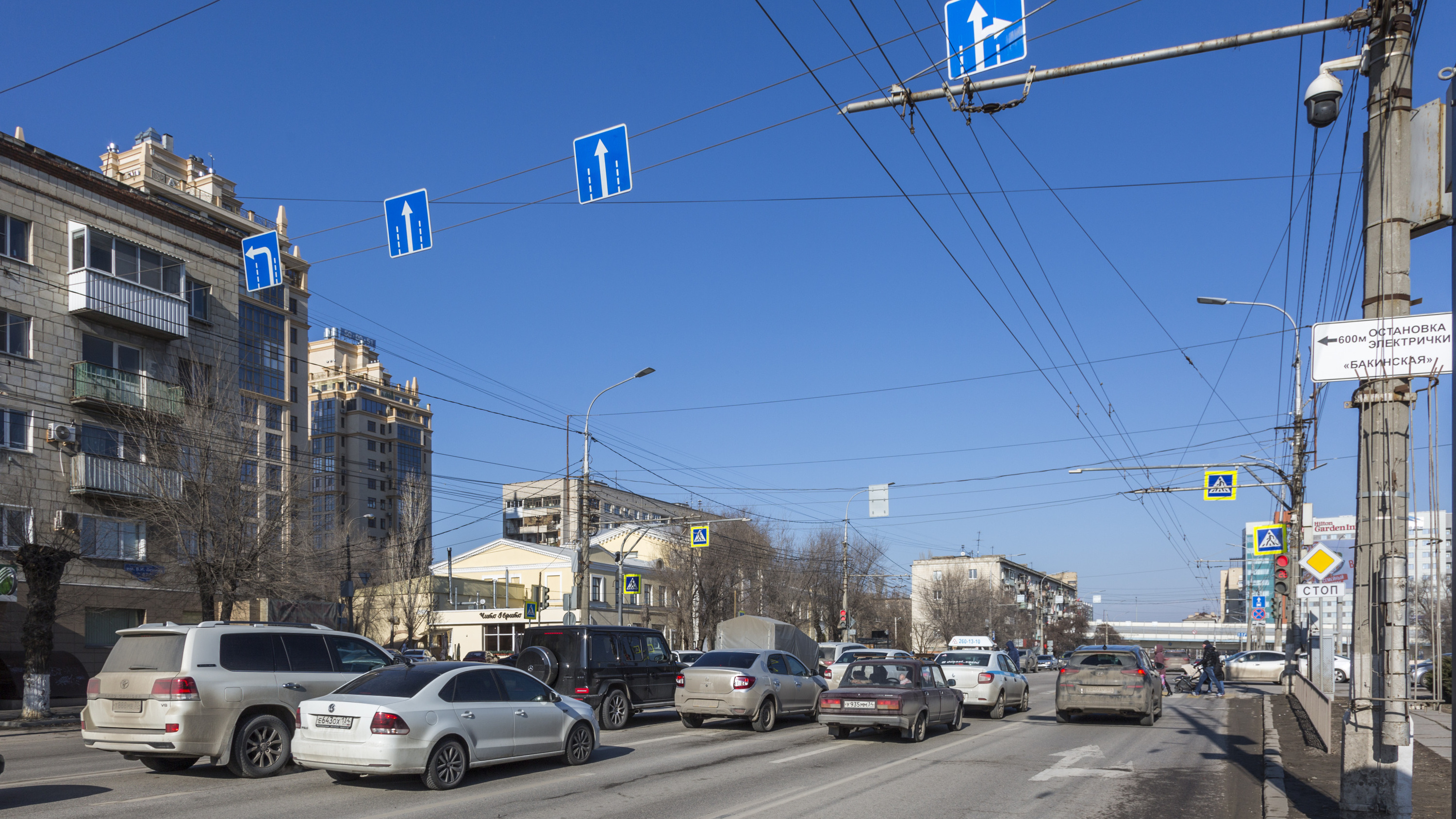 «Разведите потоки!»: активист требует упорядочить движение на перекрестках в центре Волгограда