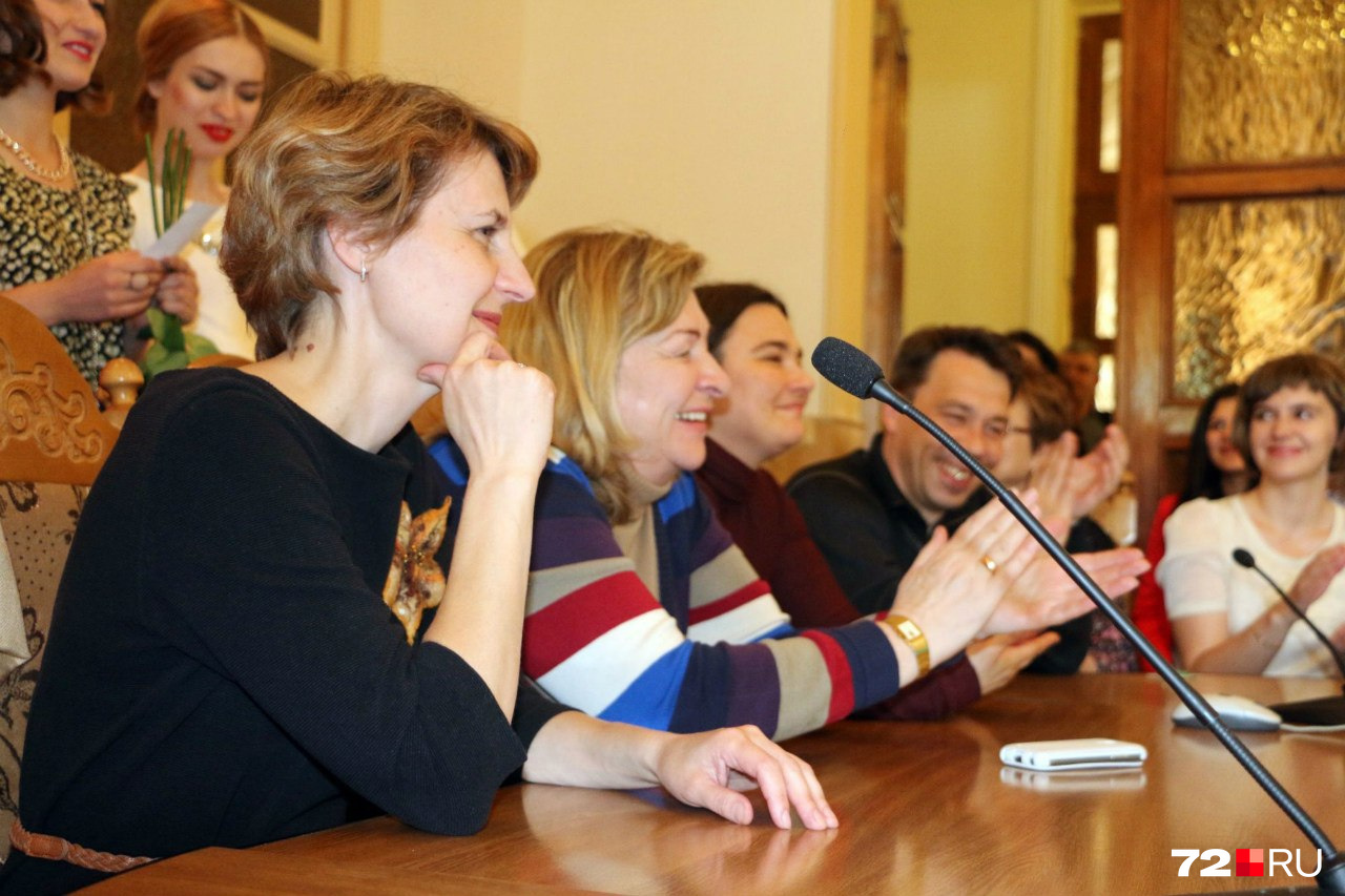 Со слезами на глазах эти годы будут вспоминать не только студенты, но и преподаватели. На фото: Ольга Петрова, Татьяна Топоркова, Елена Арбатская и Андрей Ковалев Со слезами на глазах эти годы будут вспоминать не только студенты, но и преподаватели. На фото: Ольга Петрова, Татьяна Топоркова, Елена Арбатская и Андрей Ковалев