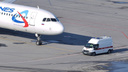 Самолет, летевший в Екатеринбург, пришлось срочно посадить в Сибири. Пассажирка потеряла сознание
