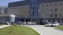 В регистратуре новосибирской поликлиники женщина потеряла сознание