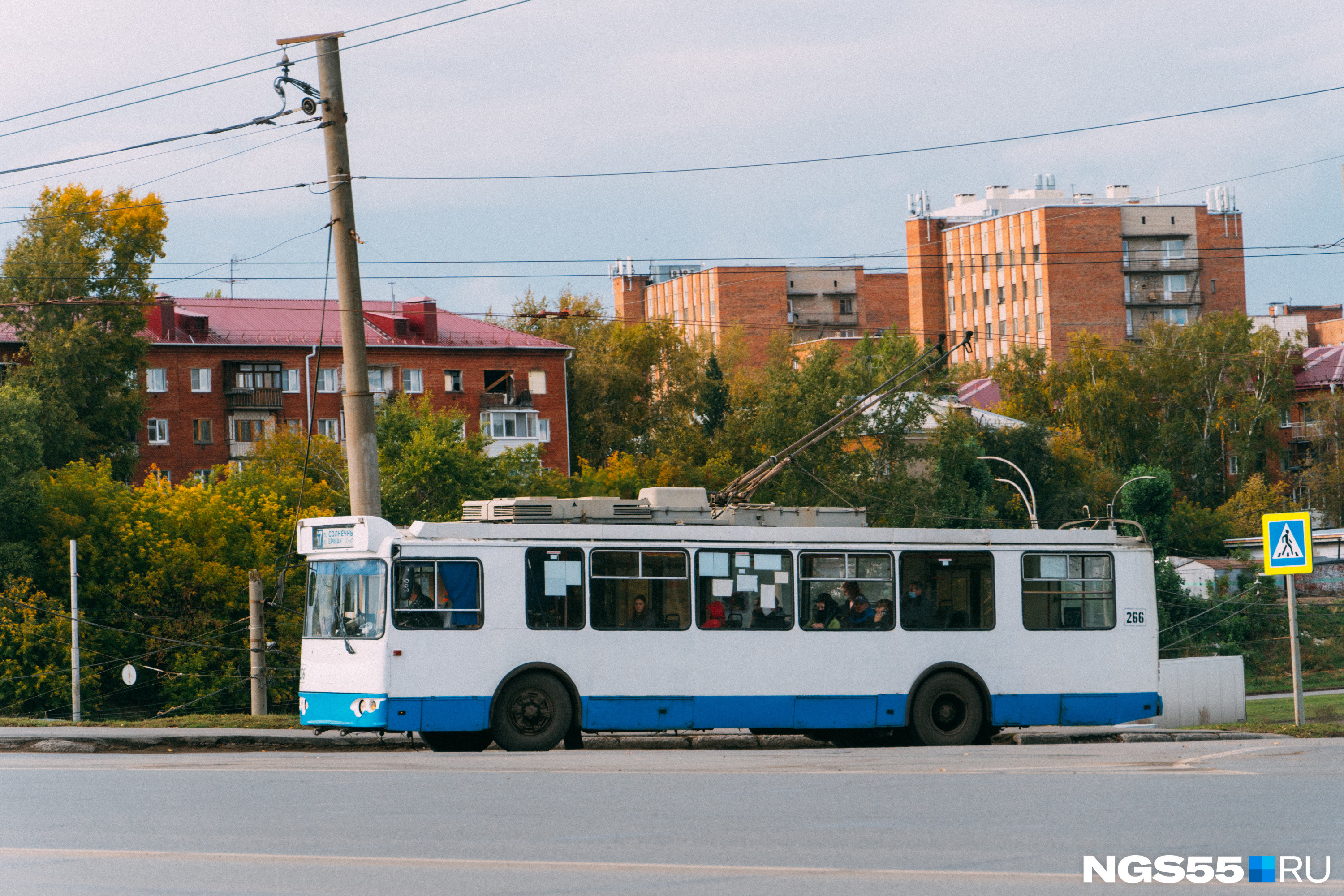 Сейчас троллейбусы ездят на Левобережье по Ленинградскому мосту и мосту <nobr class="_">60-летия</nobr> ВЛКСМ