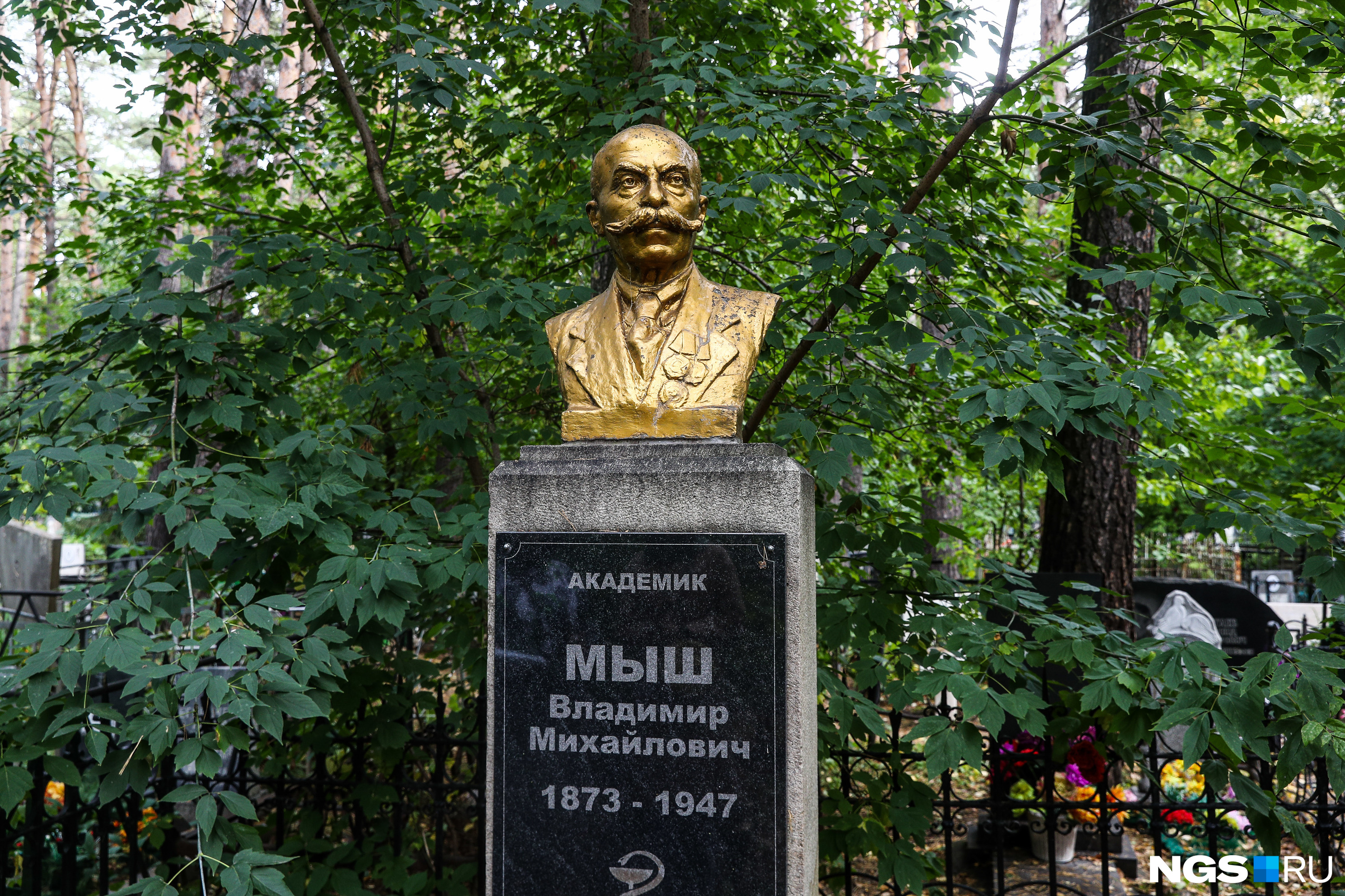 Памятник товстоногову в санкт петербурге