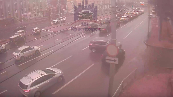 На Партизана Железняка из-за ДТП с пострадавшими образовалась пробка в 4 км
