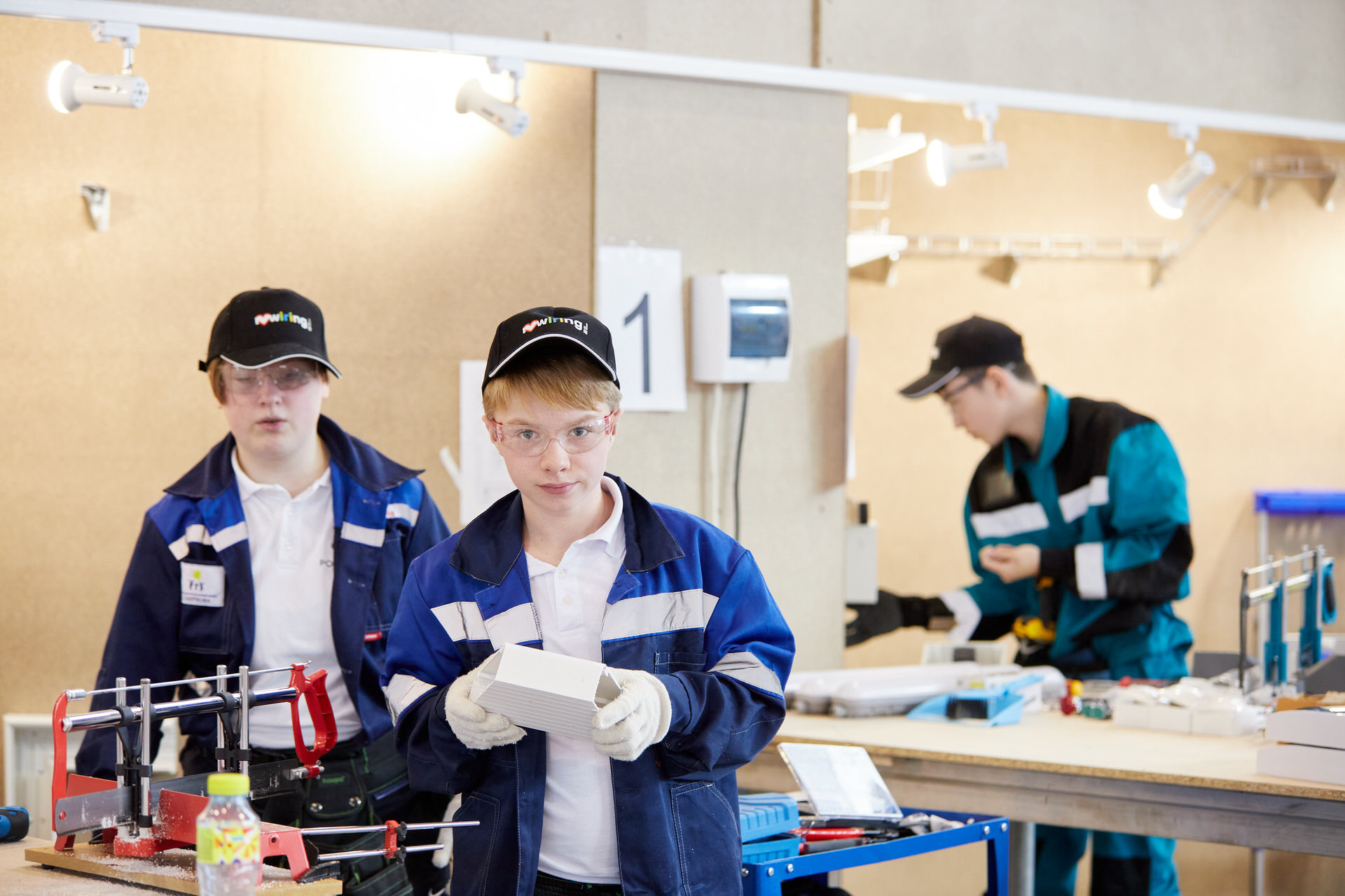 арт-терапия. поколение мастеров. танцы для пожилых. творческие кружки для пенсионеров. школа 73 город лесной.