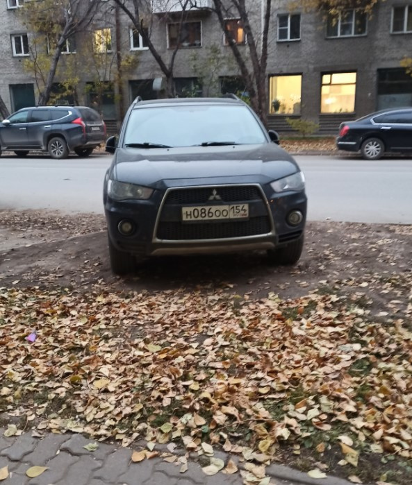 Заехал на газон Заехал на газон