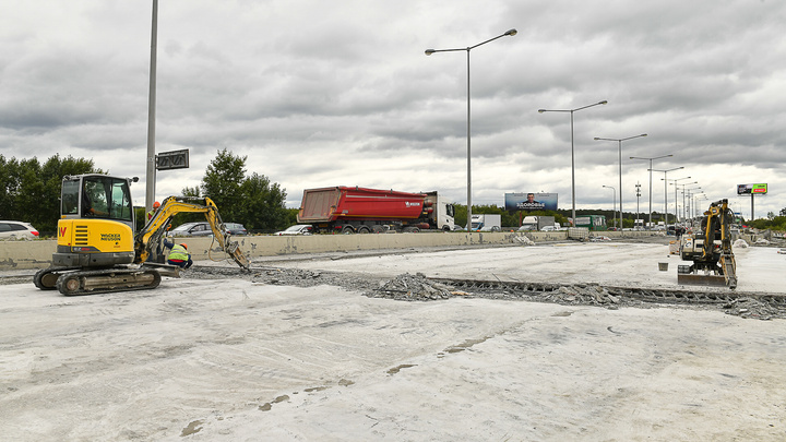 Есть шанс, что сдадут в срок: строителям удалось получить разрешение на ремонт моста на Луганской