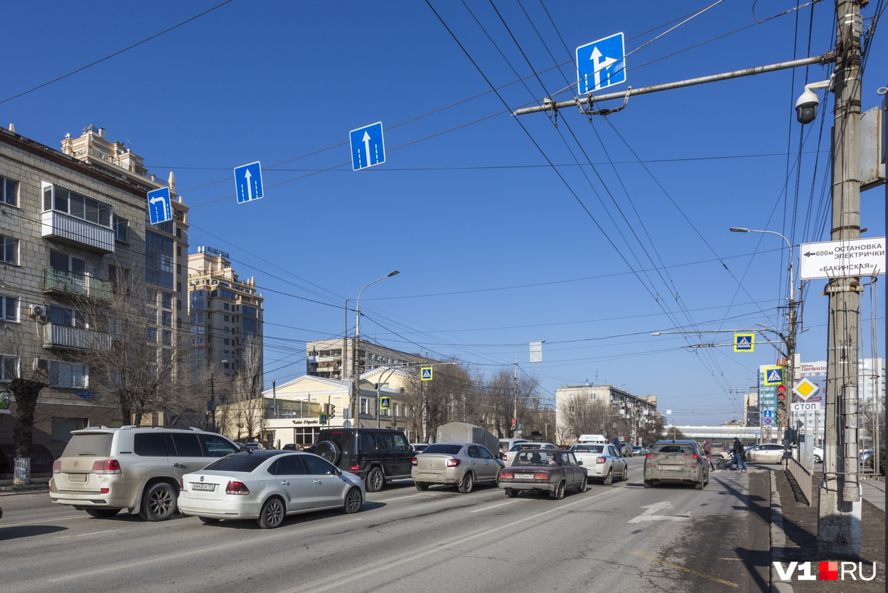 Дополнительного ряда для поворота налево уже не хватает Дополнительного ряда для поворота налево уже не хватает