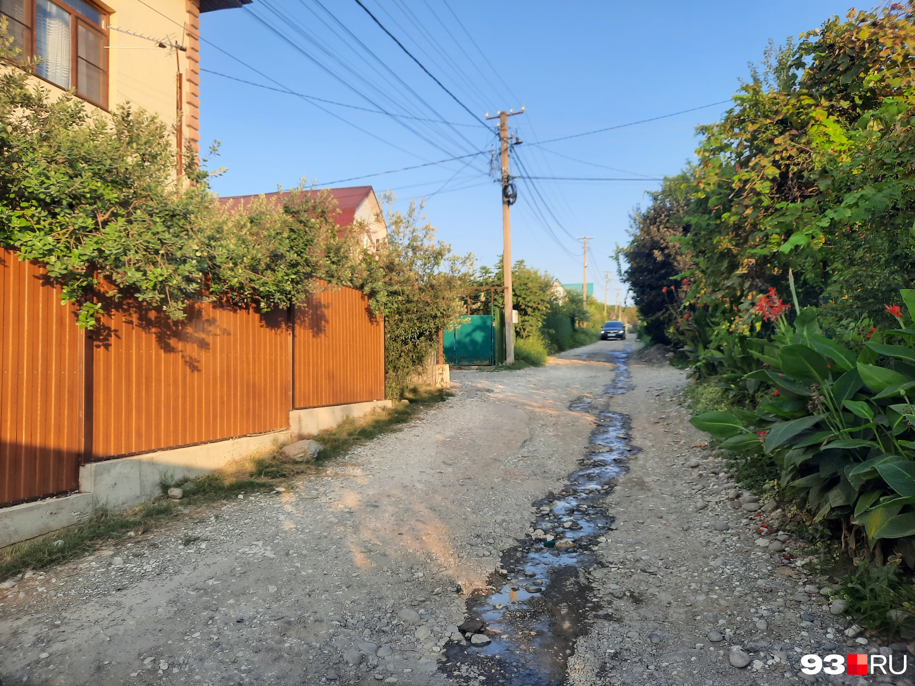 Дороги в садовых товариществах на городские точно не похожи, и делать их никто не спешит Дороги в садовых товариществах на городские точно не похожи, и делать их никто не спешит