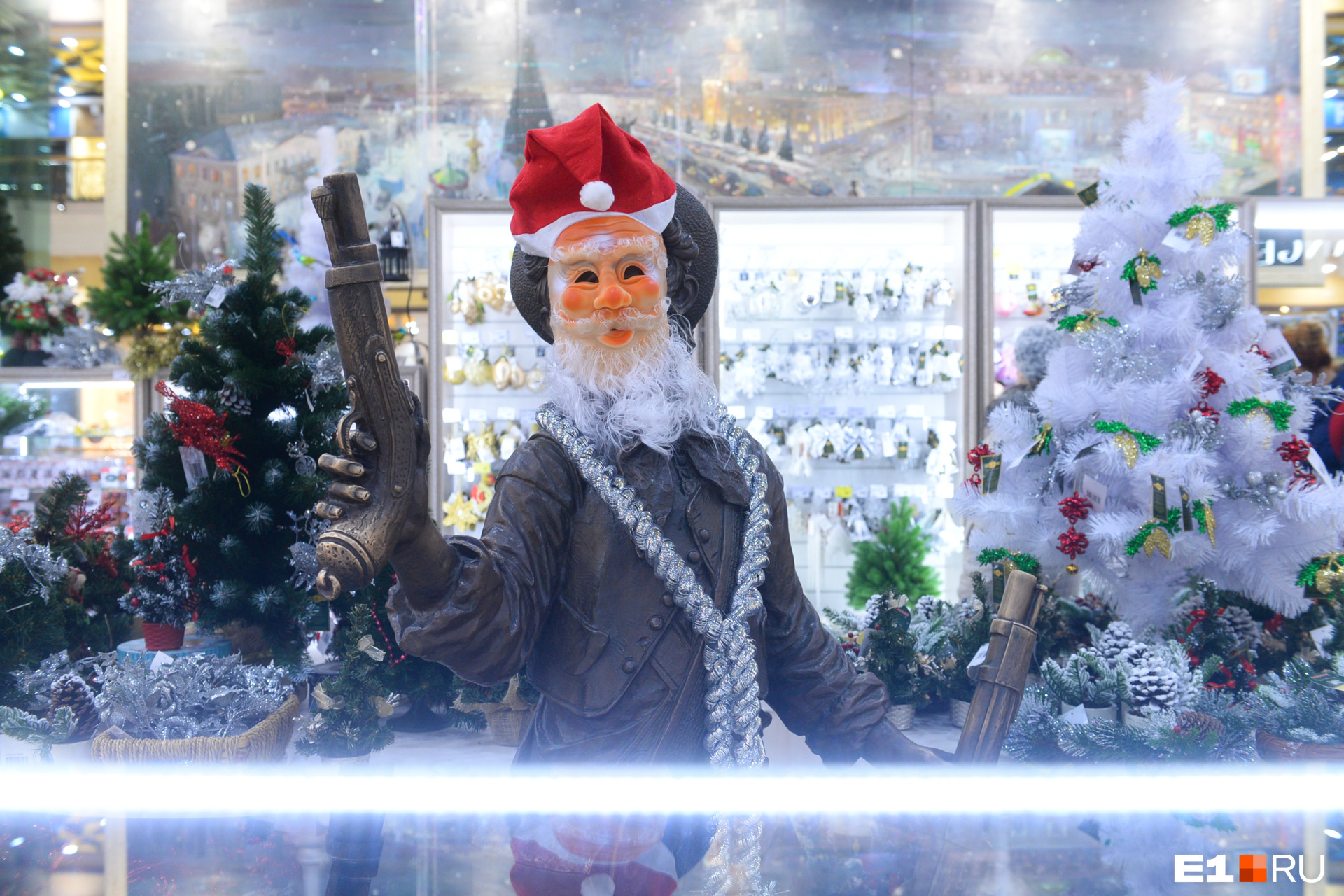 подарок на новый год. тру новый год. красивая елка с подарками. счастливые дети новый год. новогодние игры.