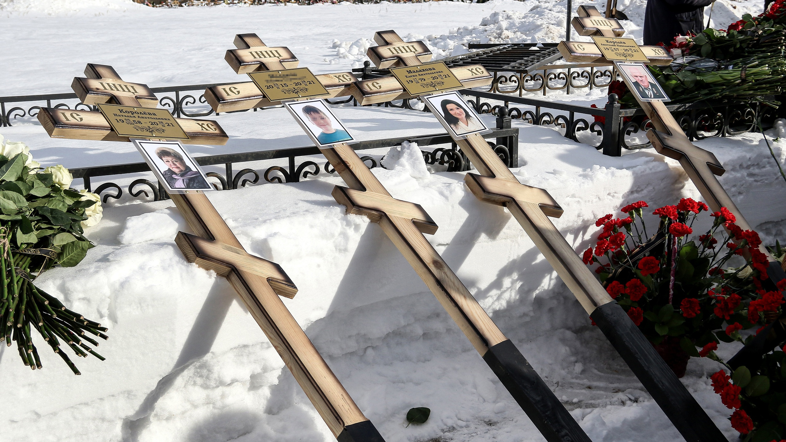 Похоронен в новгороде. Могила погибших детей в Нижнем Новгороде. Похороны семьи в Нижнем Новгороде.