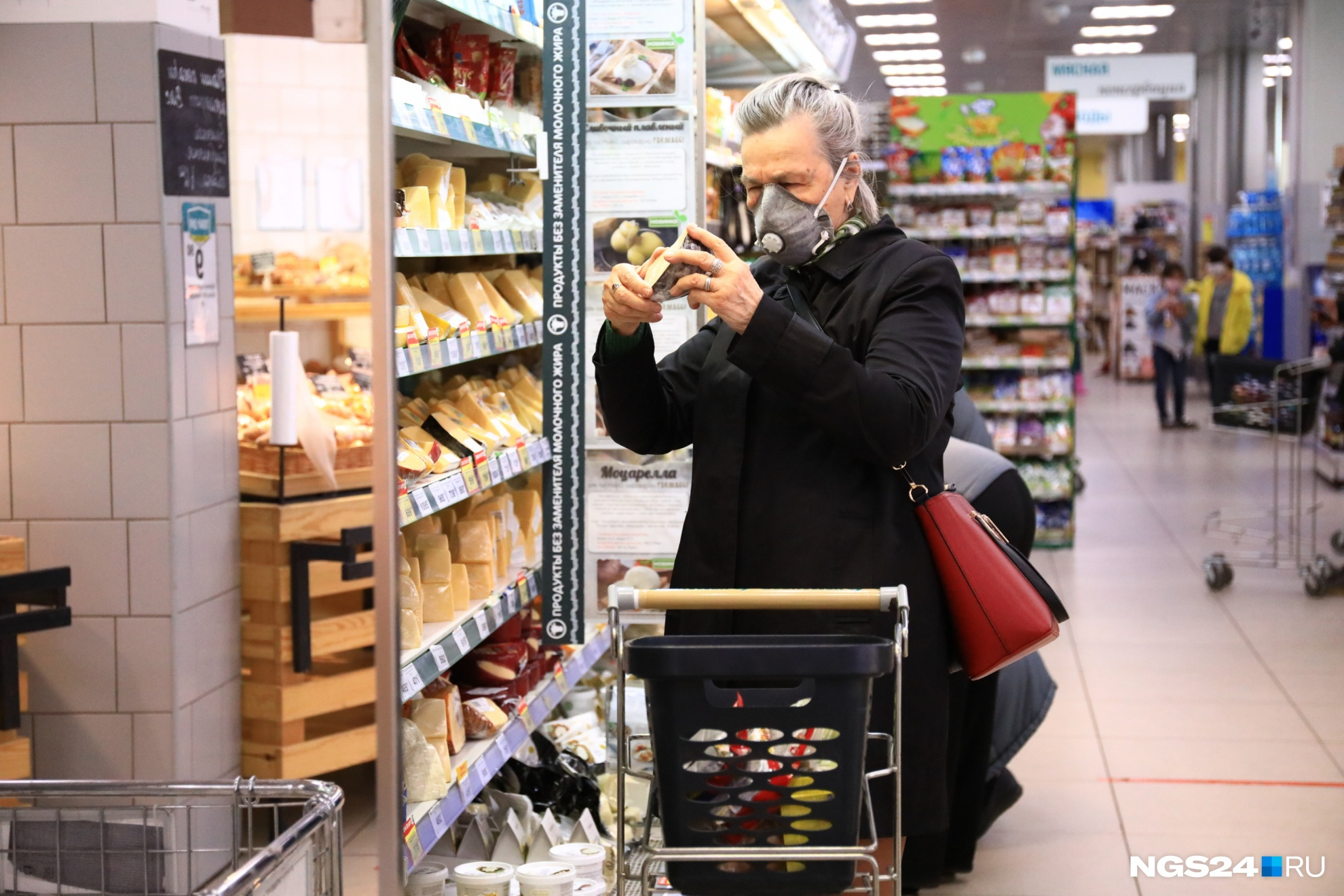 Споры между красноярцами о том, в каком супермаркете дешевле закупаться, не утихают