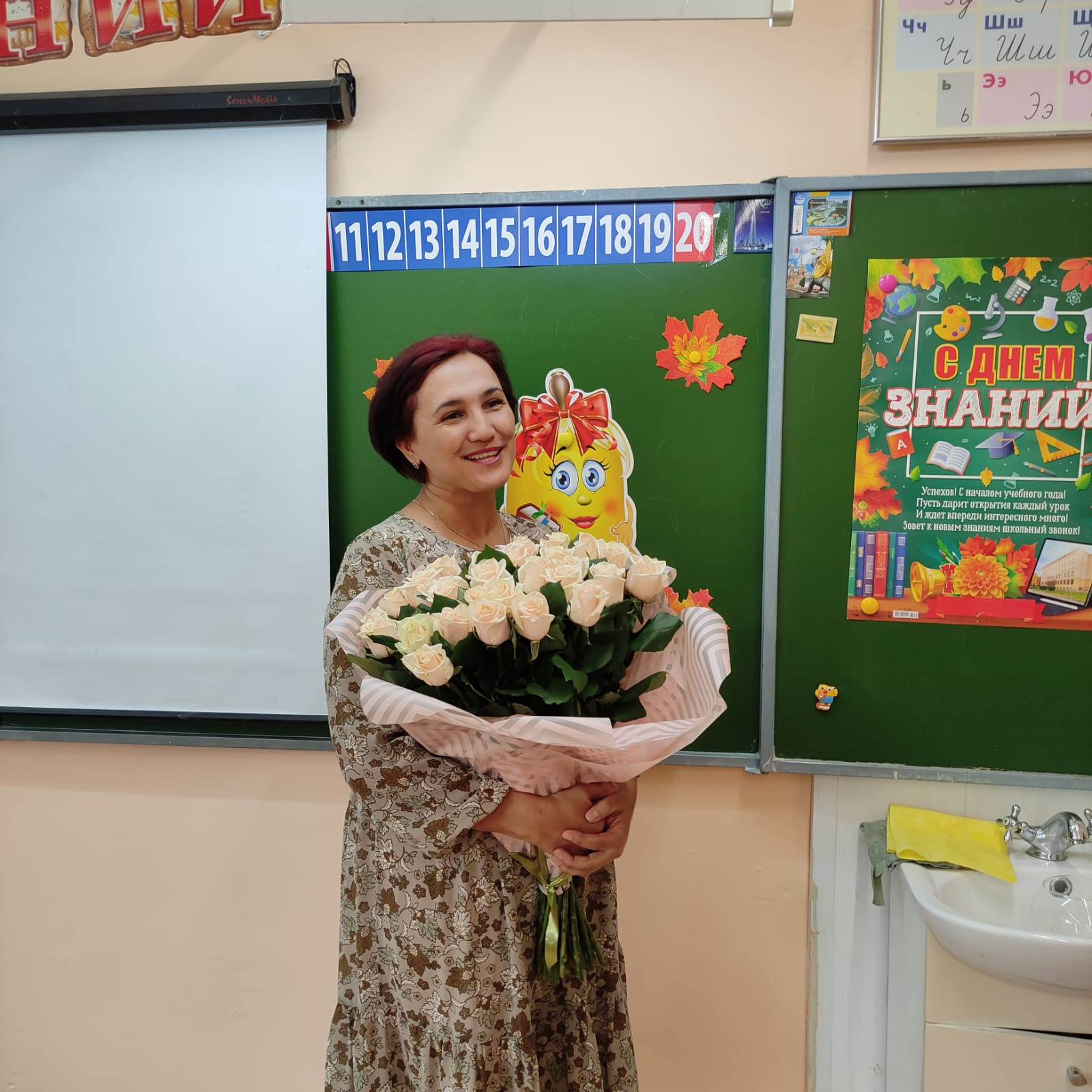 Эльвира Николаевна преподает в 45-й гимназии