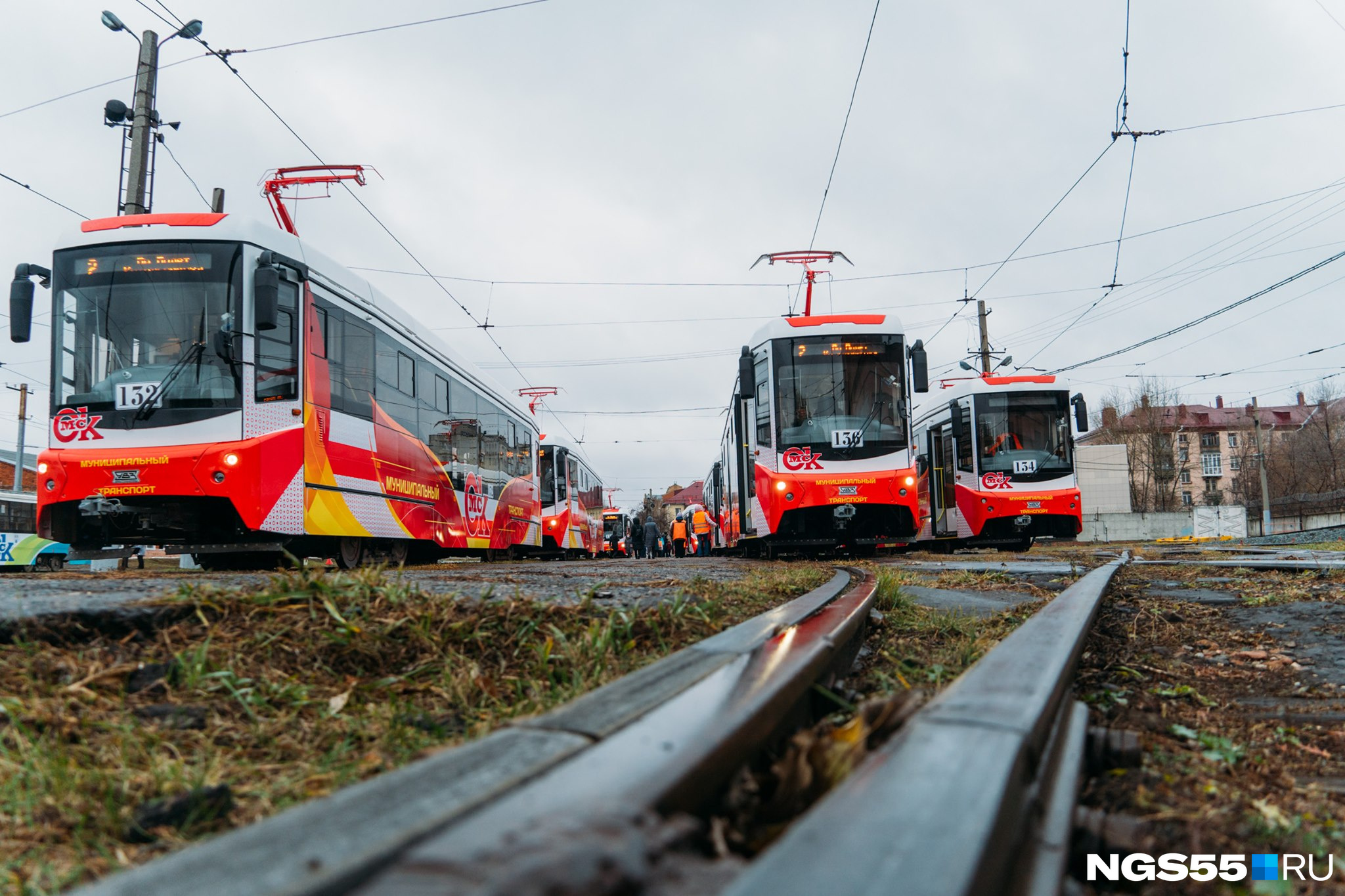 Вот такие трамваи поступили в Омск в ноябре 2020 года. Это вагоны 71–407 от «Уралтрансмаша». Всего Омску закупили 24 новых трамвая. Такая масштабная закупка была впервые за 29 лет