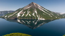 Фотограф из Новосибирска снял огромный двухъярусный вулкан на Курилах — 10 завораживающих кадров