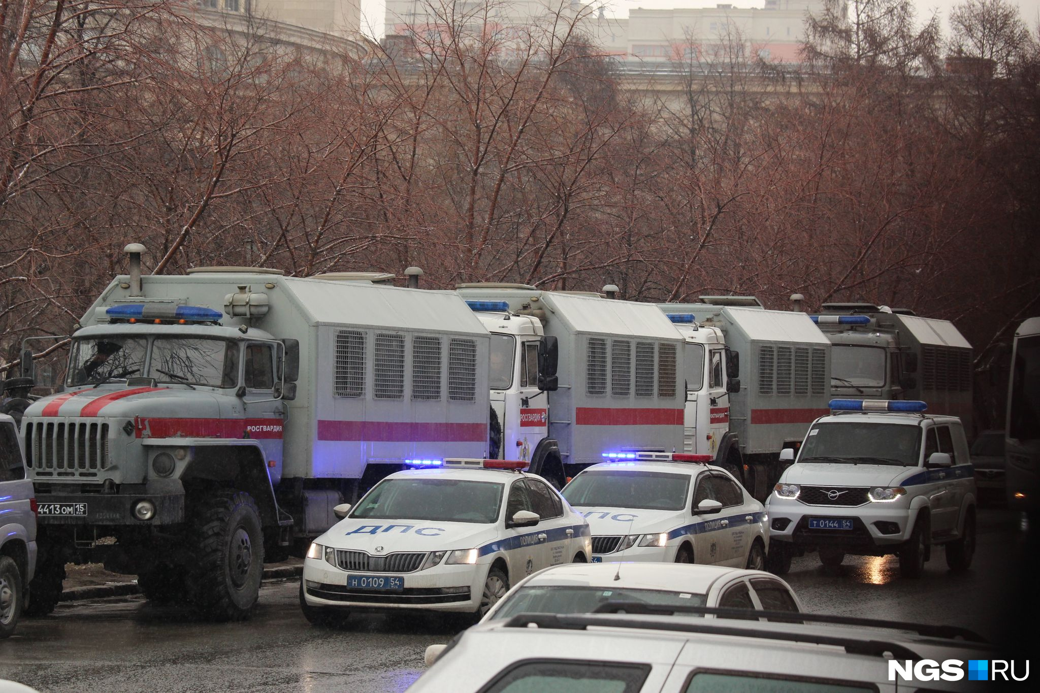 В центре уже больше десяти автозаков В центре уже больше десяти автозаков