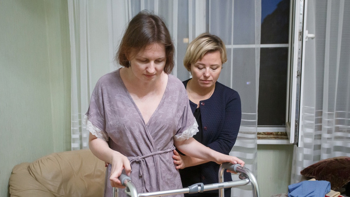 «Помочь могут только в Москве»: как 38-летняя женщина превращалась в инвалида, а врачи только разводили руками