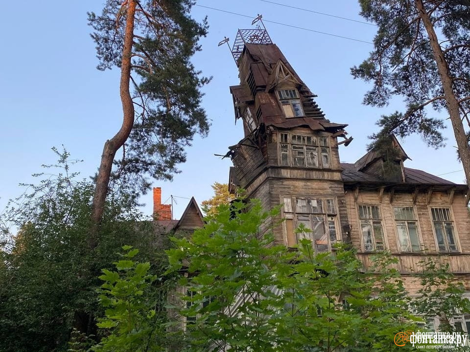 Башня дачи Кривдиной обрушилась в ночь на 31 июля 2021 года