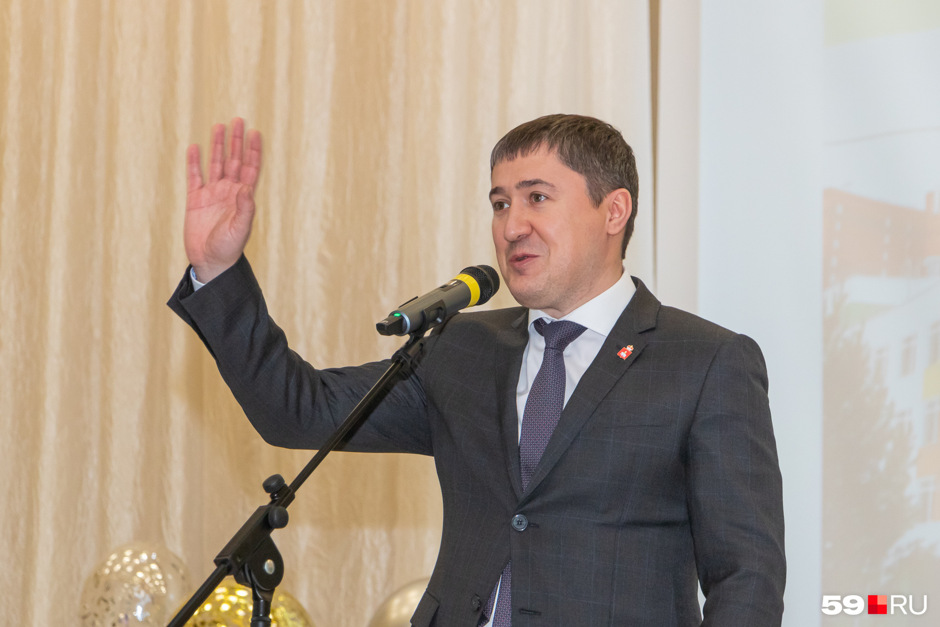 Поздравить школу приехал губернатор Пермского края Поздравить школу приехал губернатор Пермского края