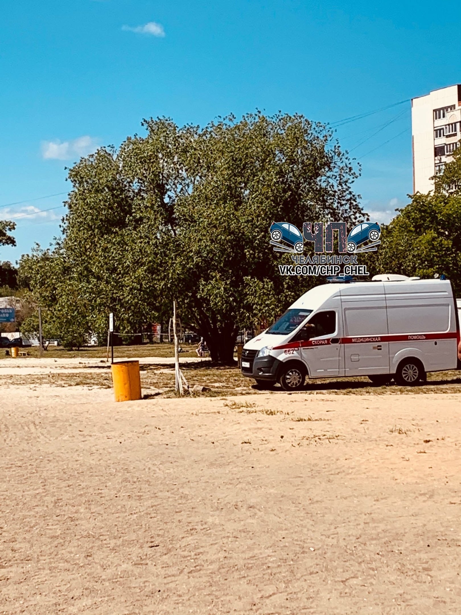 Приезжала на место ЧП и машина скорой помощи Приезжала на место ЧП и машина скорой помощи