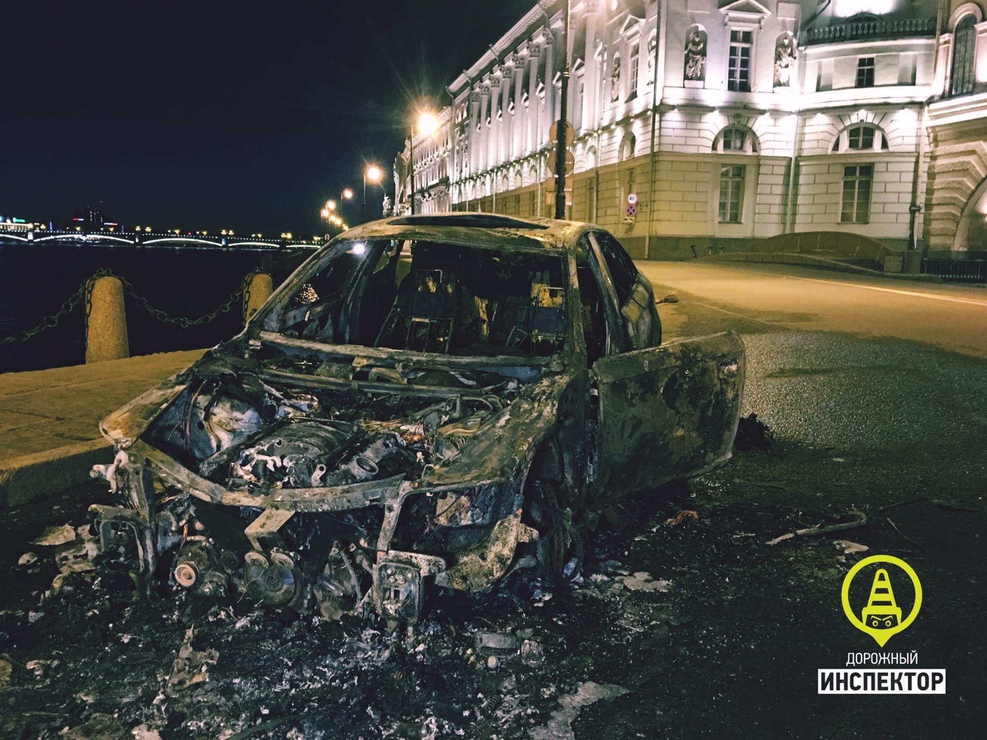 В центре Петербурга огонь уничтожил «Ауди» с дагестанским номером - 17  апреля 2021 - ФОНТАНКА.ру