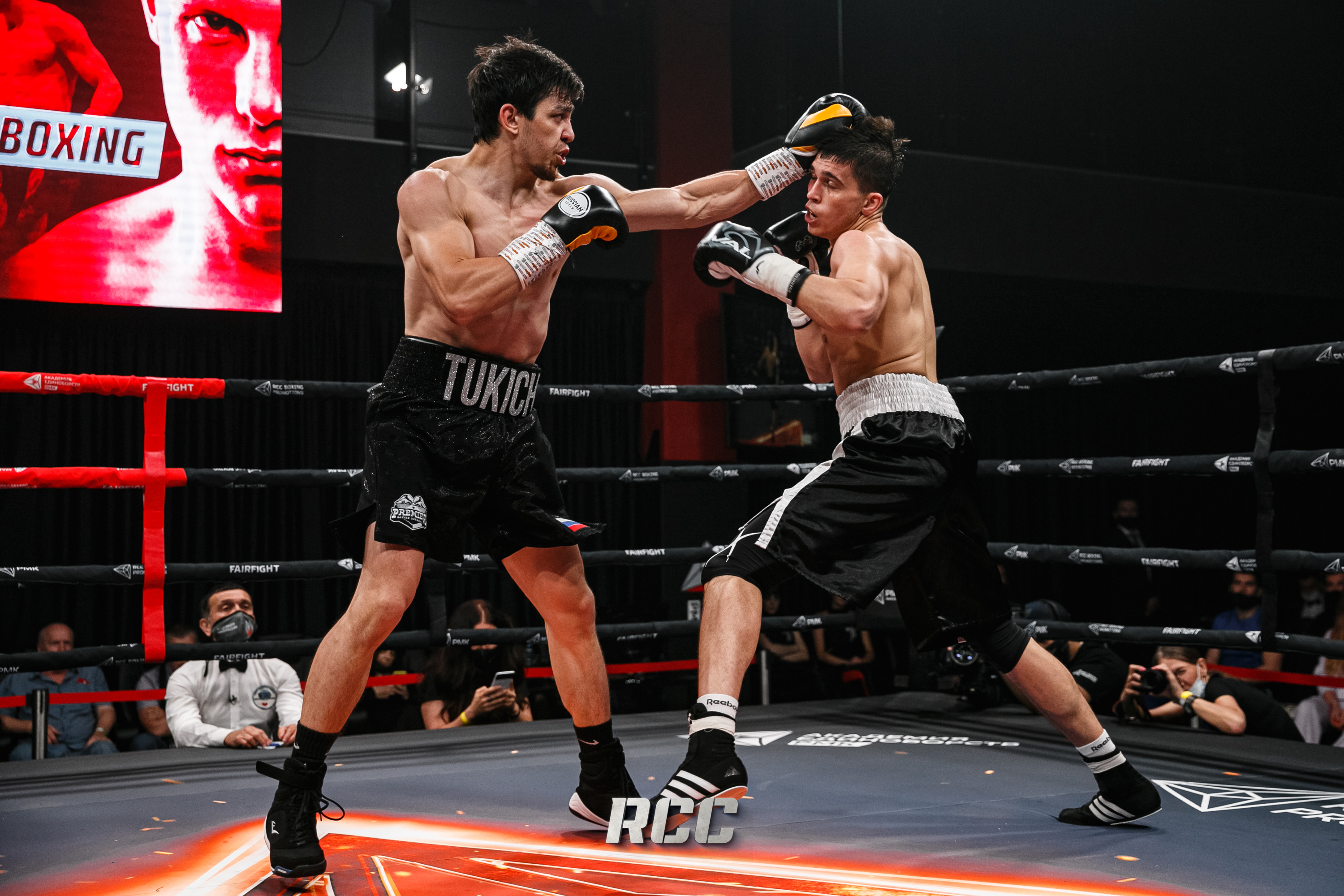 Бокс от мармеладыча. Боксерский ринг на шоу RCC Boxing. Ринг на шоу RCC Boxing. Бокс от bimunica. Boxing promotions.