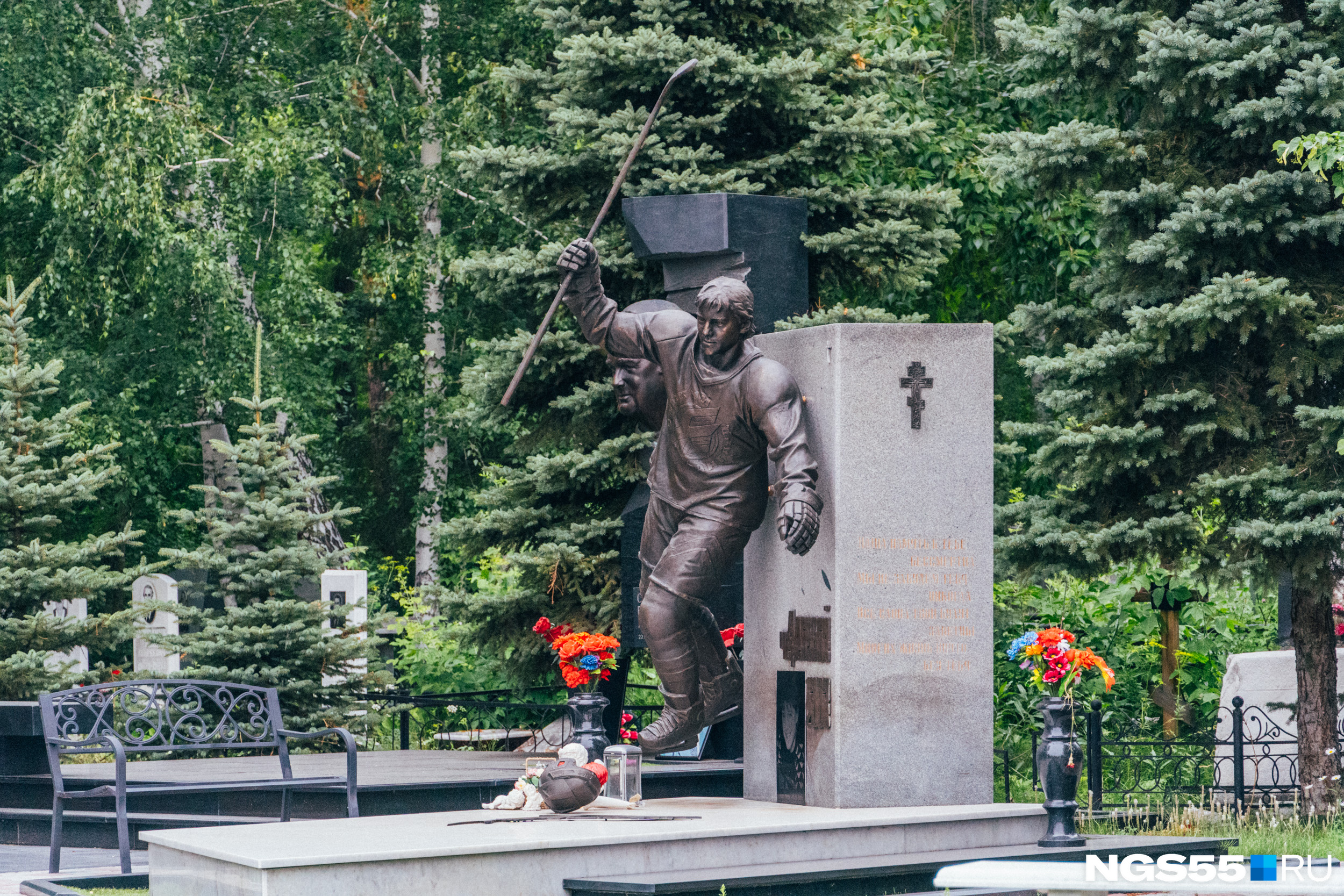 Старо северное кладбище. Старо-Северное мемориальное кладбище Омск. Старо Северное кладбище Омск могила Алексея Черепанова. Мемориальное кладбище Омск. Алексей Черепанов на Старо-Северном кладбище.