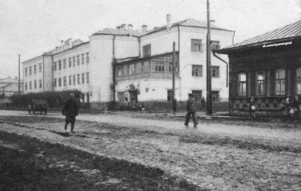 1950 год. Фото Палкина. Тут тоже не видно четырехэтажного здания 1950 год. Фото Палкина. Тут тоже не видно четырехэтажного здания