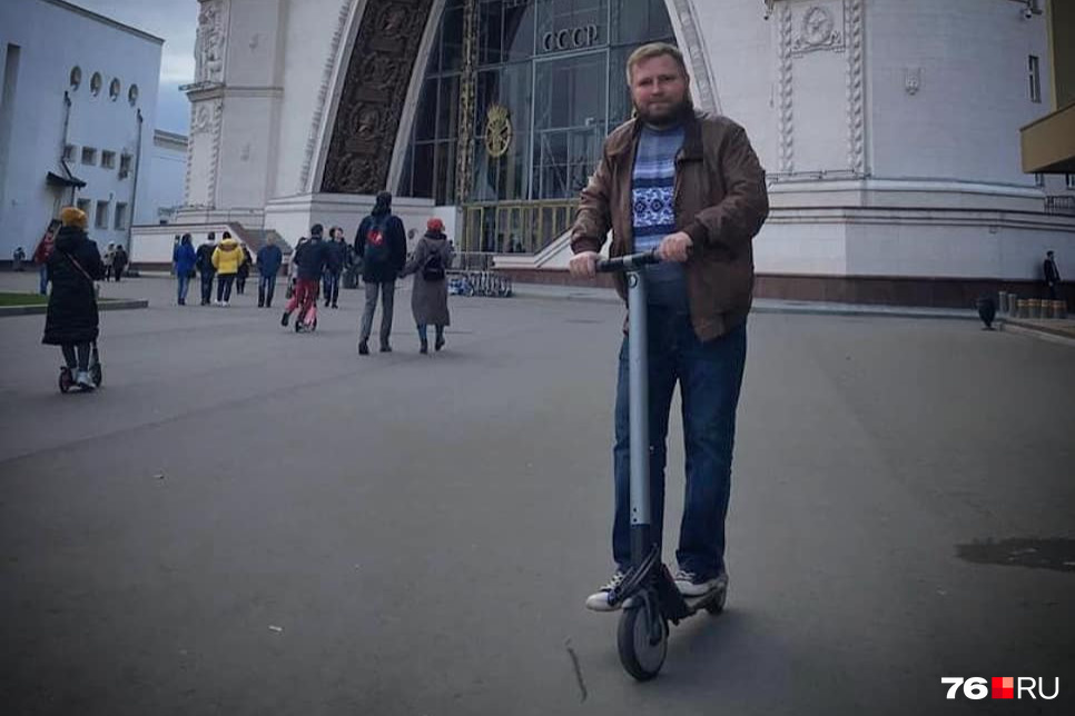 В Москве электросамокатчики в пешеходных зонах должны теперь ездить со скоростью потока людей