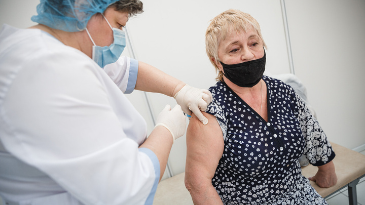Власти Кузбасса рассказали, в каких ТЦ можно поставить прививку от COVID-19