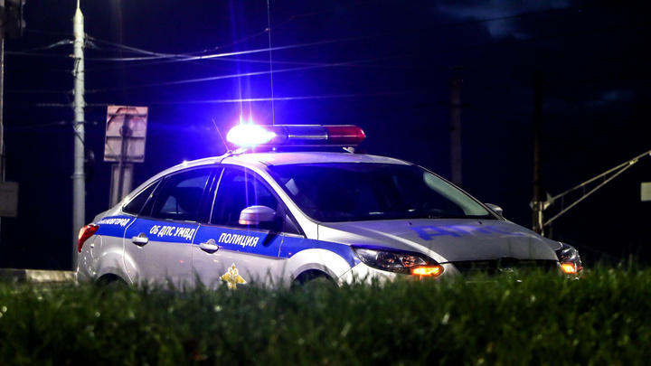 «Лада-Гранта» врезалась в машину ДПС в Навашинском районе. От удара полицейский автомобиль вылетел в кювет