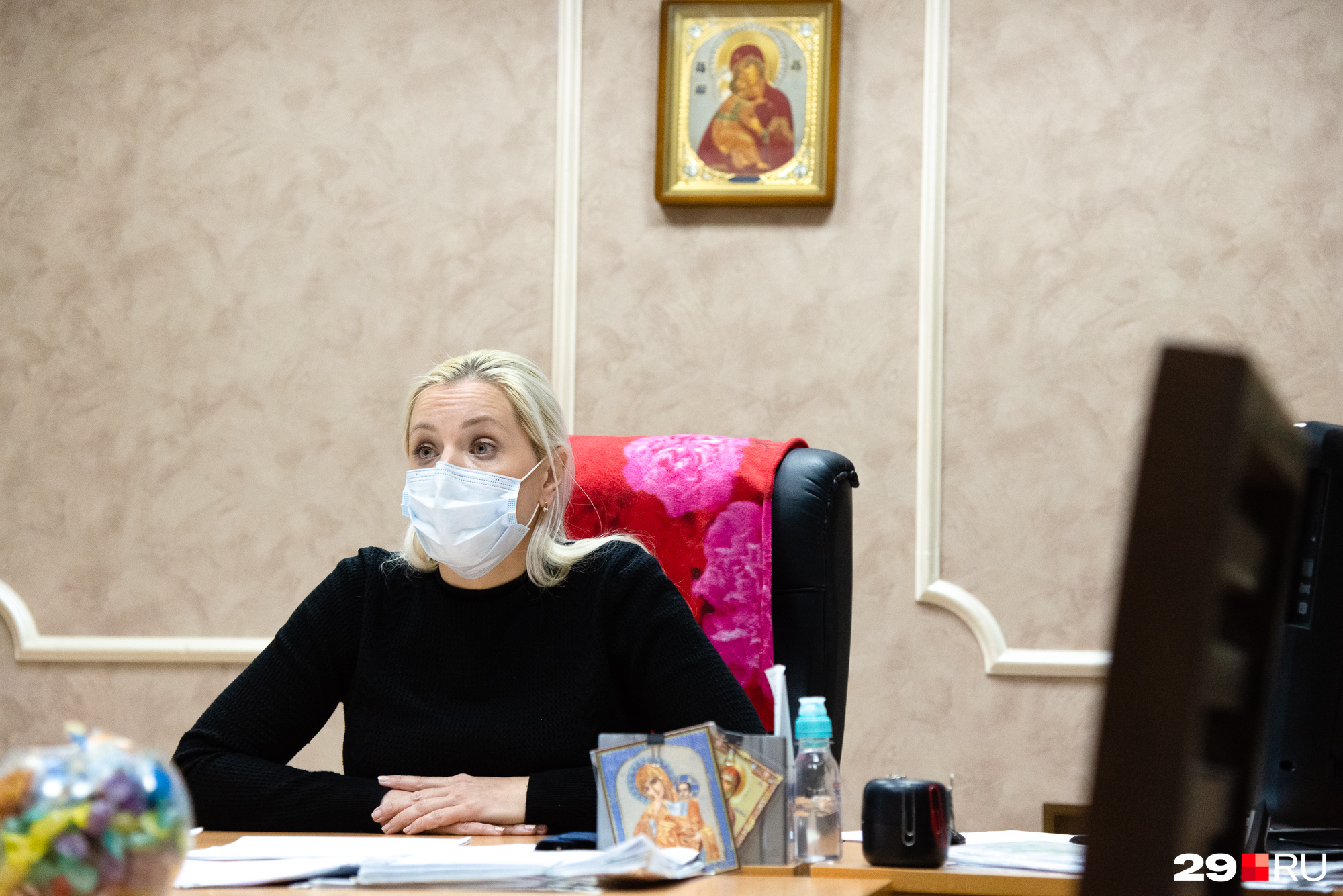 Наталья Никифорова говорит, что они могут договориться с проживающими в интернате — нужно только попросить заранее