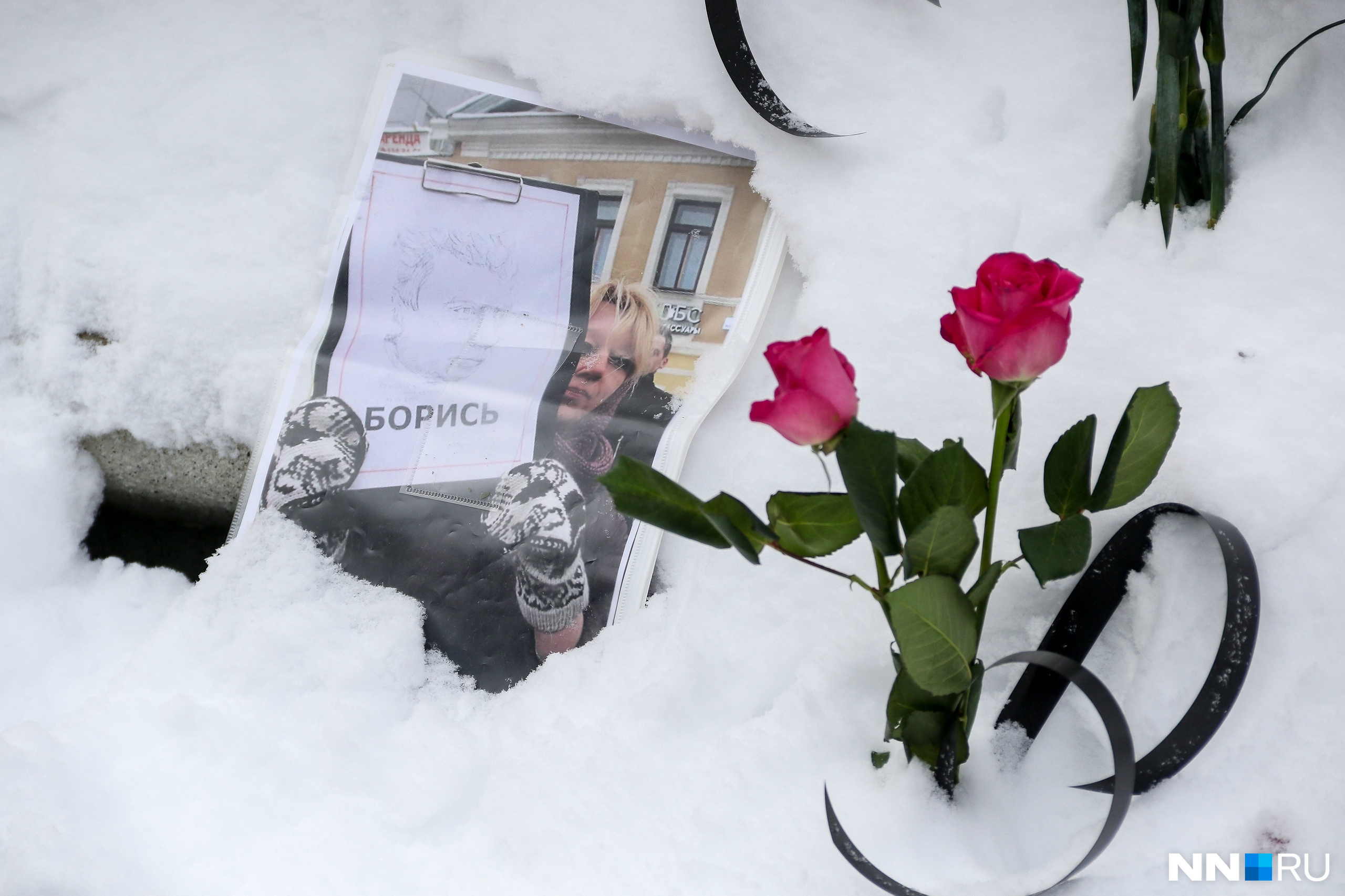 На этой фотографии — журналистка Ирина Славина, держащая в руках портрет Бориса Немцова На этой фотографии — журналистка Ирина Славина, держащая в руках портрет Бориса Немцова