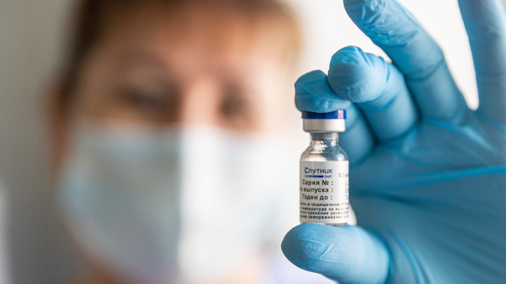 Последствия от вакцины «Спутник Лайт»: что рассказывают о побочках после экспресс-прививки те, кто успел уколоться