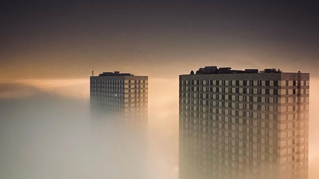Москва превратилась в Сайлент Хилл: из-за густого тумана в городе ничего не видно