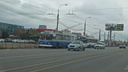 На севере Волгограда парализовано движение троллейбусов