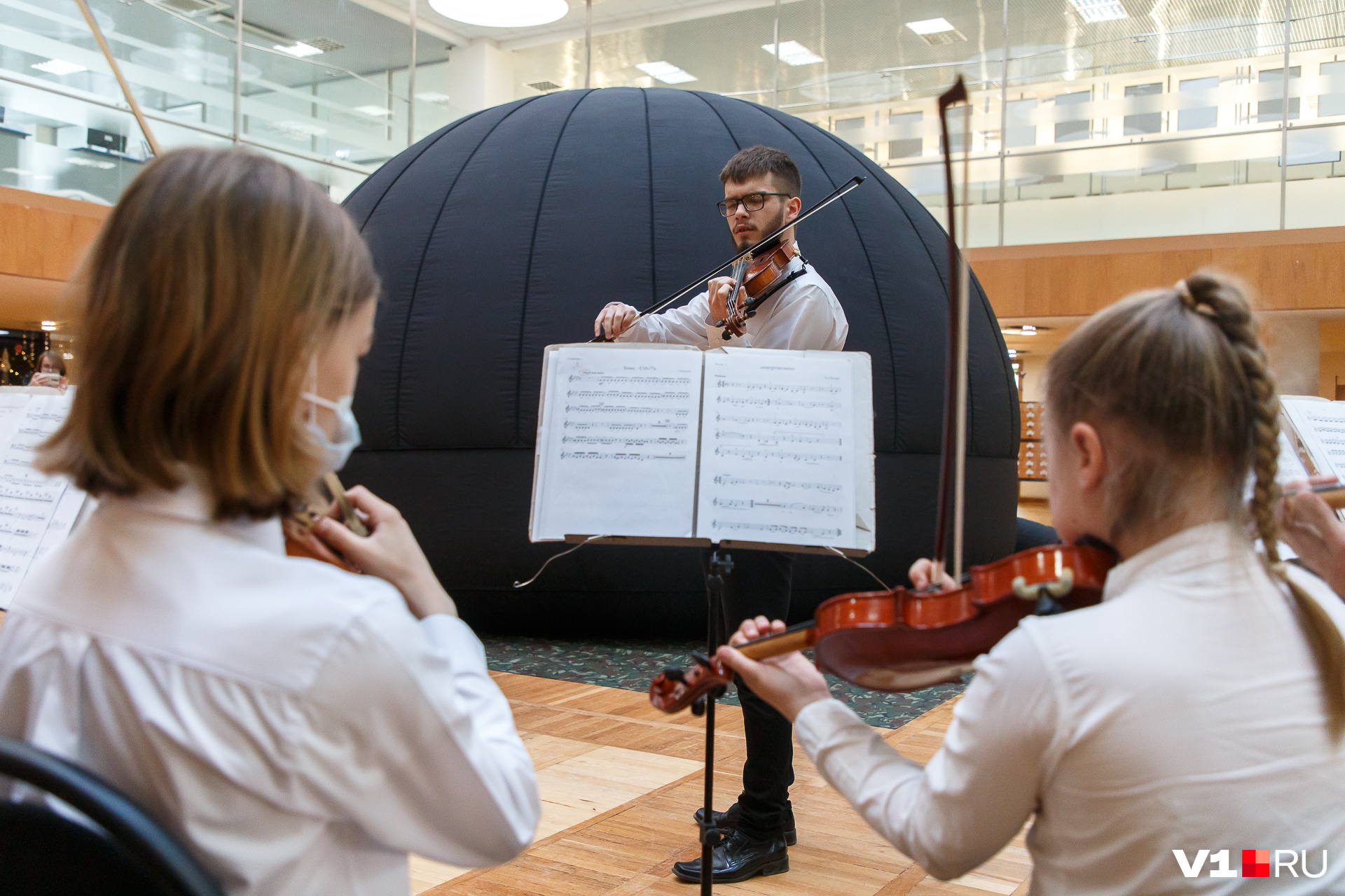 Волгоградский детский симфонический оркестр провел концерт «Через музыку к звездам»