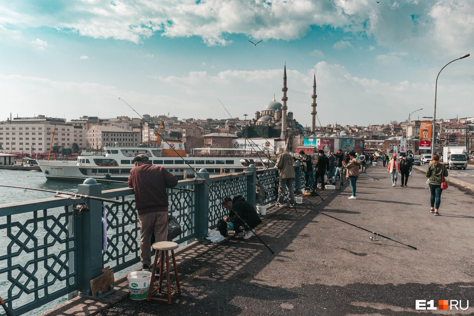 Знаменитый Галатский мост в Стамбуле