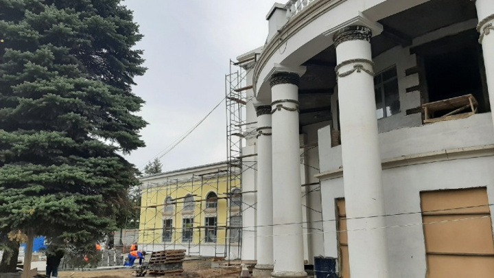 Кинотеатр «Коммунар» в Новокузнецке отреставрирован почти на 80%: фоторепортаж с места работ