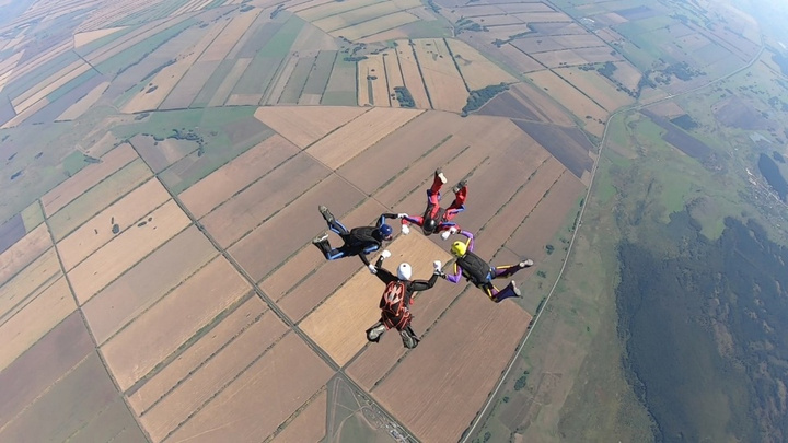 15 перестроений за 25 секунд: красноярские парашютисты стали лучшими в Сибири и на Дальнем Востоке