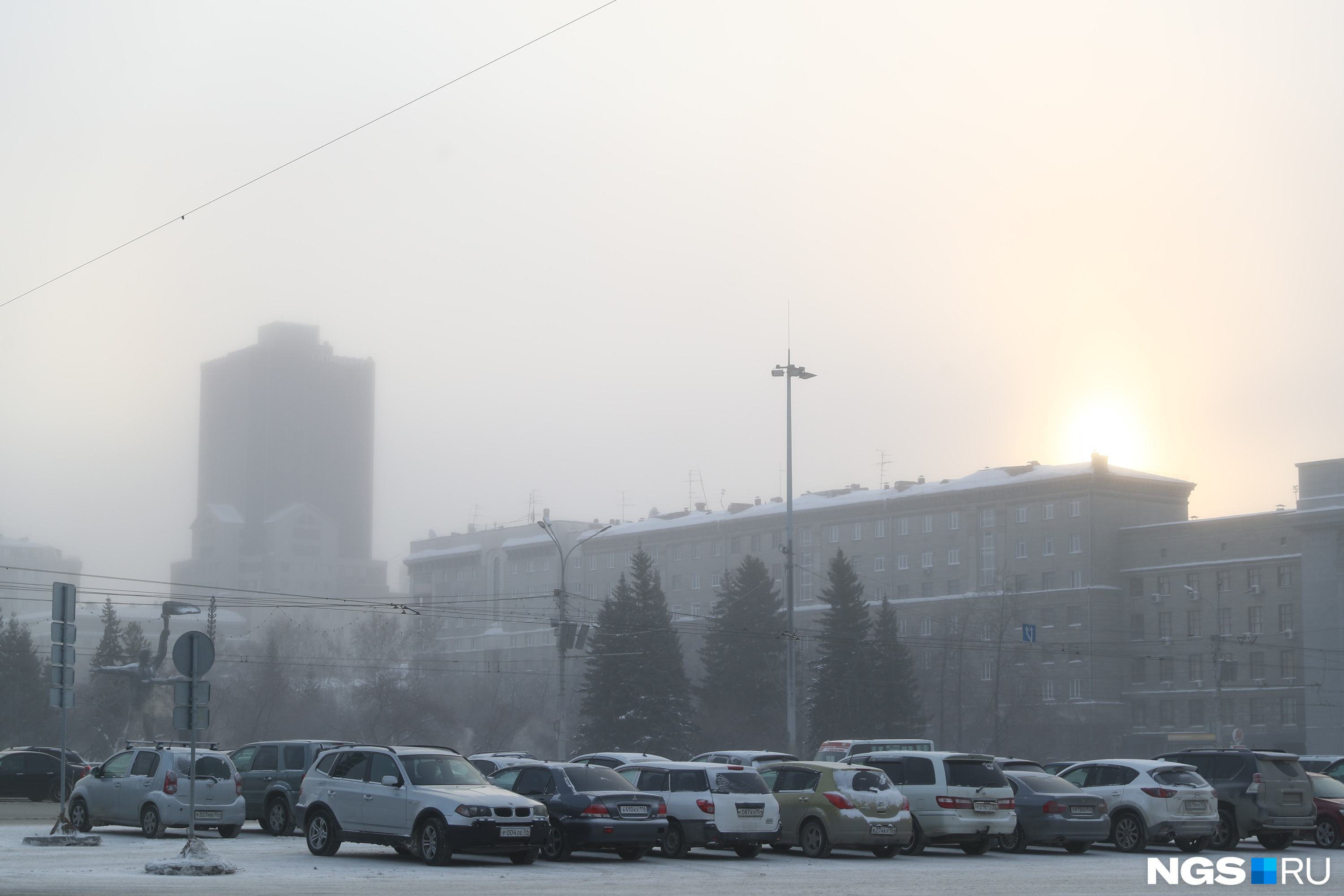 Замерзающий Новосибирск. Atmospheric Новосибирск. Екатеринбург администрация атмосферное фото.