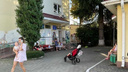 «Дети часами лежат у больницы, всех рвет»: родители жалуются на всплеск «кишечки» на российских курортах