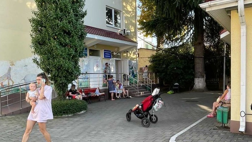 «Утром началась рвота»: родители жалуются на всплеск «кишечки» на российских курортах