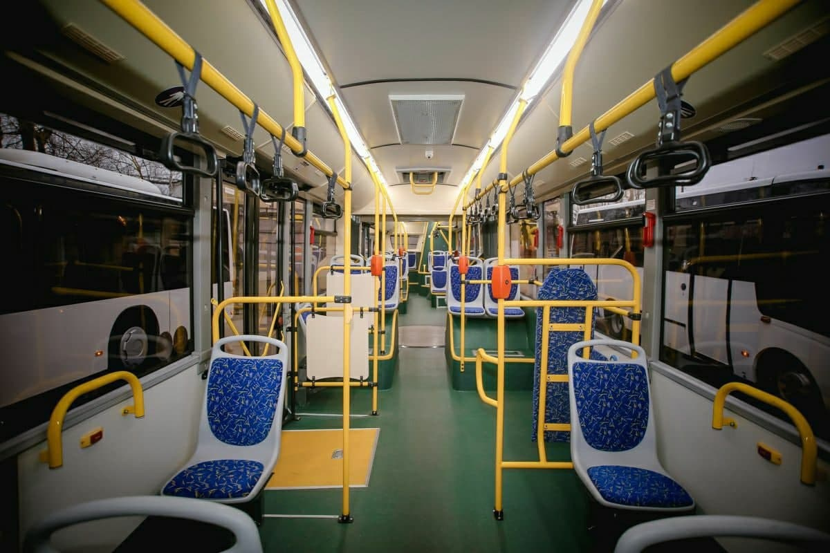 Смольный проверяет работу кондиционеров в автобусах Петербурга