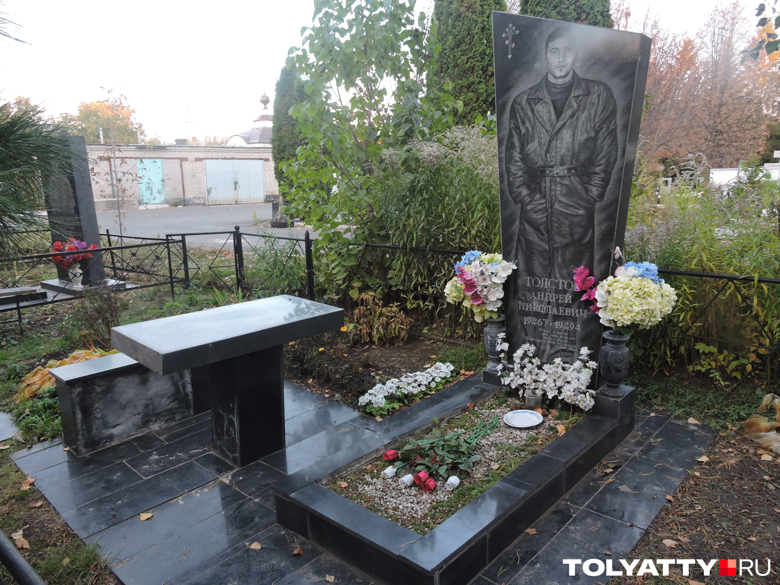 Андрей Толстой погиб на одной их бандитских стрелок. Ему было 27 лет