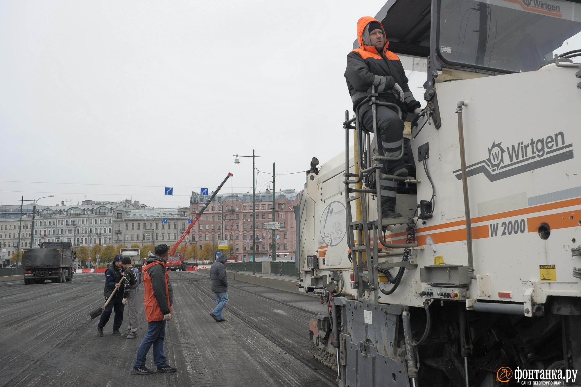 Фонтанка ру новости спб. Биржевой мост ремонт. Биржевой мост закрыт. Биржевой мост в Санкт-Петербурге ремонт. Начальник бригады биржевой мост.