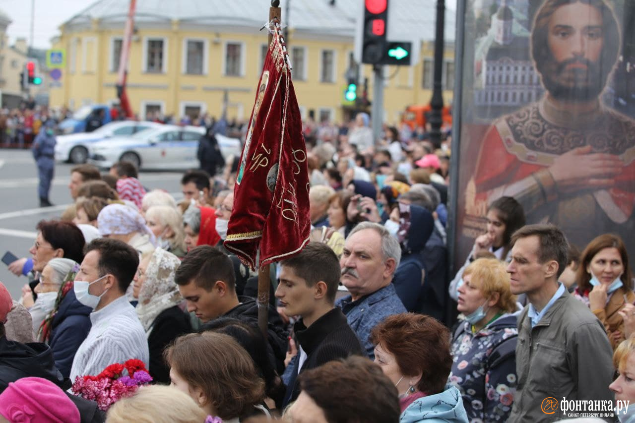 Мероприятия в питере в декабре. Крестный ход по Невскому в Санкт-Петербурге до революции 1917. Крестный ход в Александро Невской Лавре 2021. Крестный ход фэнтези. Крестный ход в Астрахани в честь Александра Невского.