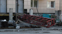 На стройке на Кропоткина рухнула люлька с <nobr class="_">рабочими —</nobr> сообщается о четырех пострадавших