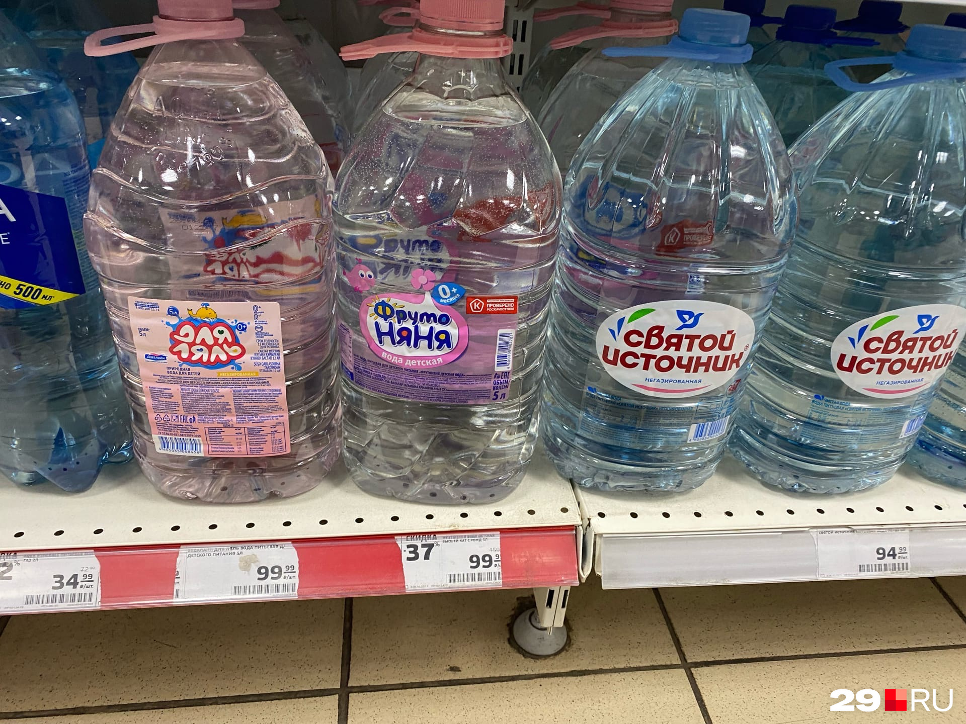 Кстати, на «Фруто Няню» в «Магните» скидка, вода стоит почти 100 рублей